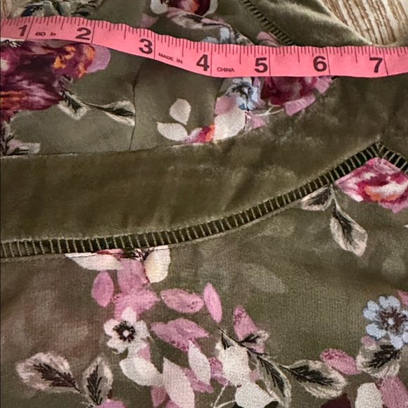 WHITE HOUSE BLACK MARKET STAPPY VELVET TRIM FLORAL DRESS - Picture 5 of 14